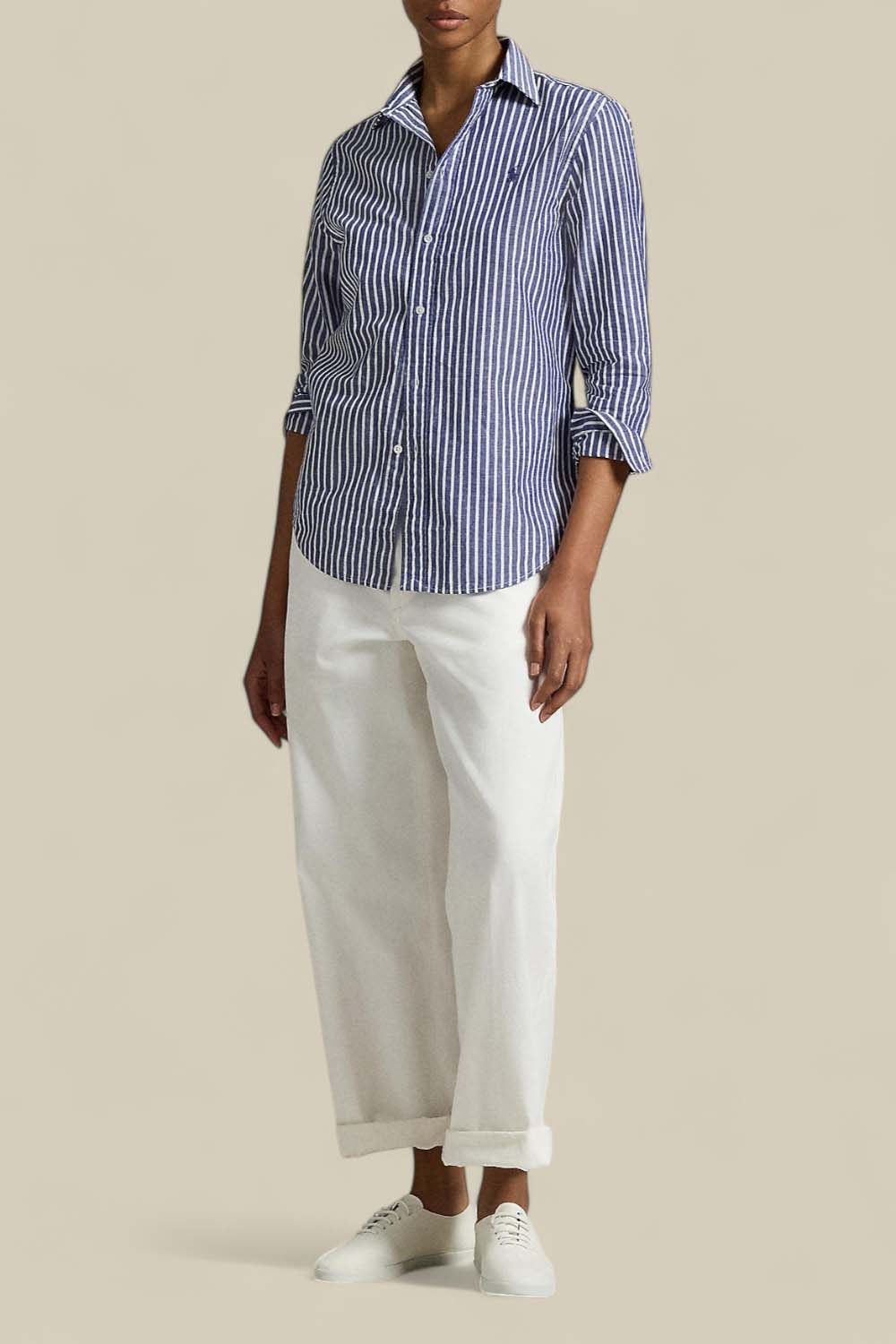 תמונת כל הלוק של חולצת כפתורים